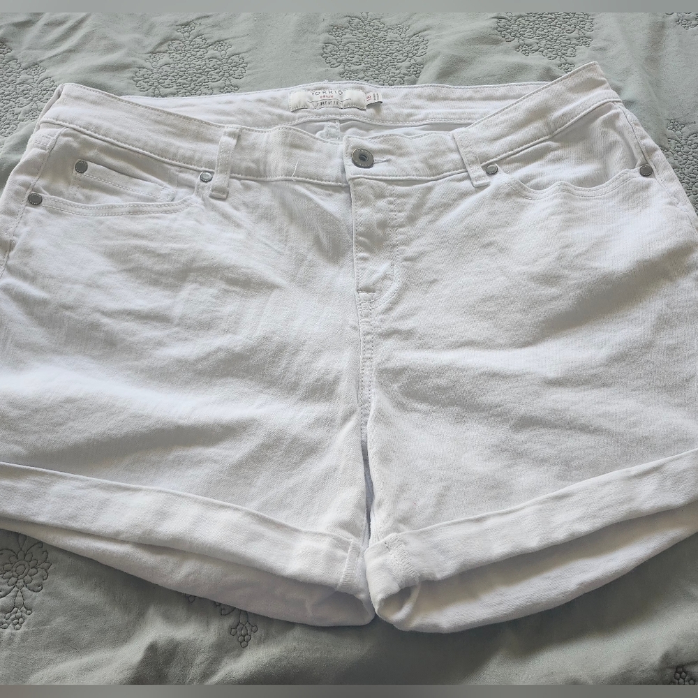 Women's Torrid  White Denim Shorts.